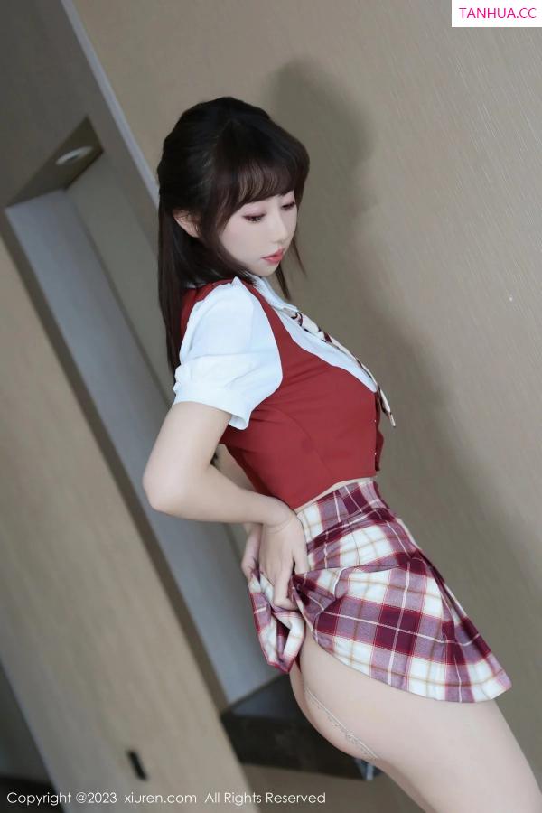   [XiuRen]高清写真图 2023.12.22 No.7851 金tiao 制服美腿第12张图片